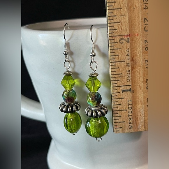 Green and silver drop earrings - Picture 3 of 3